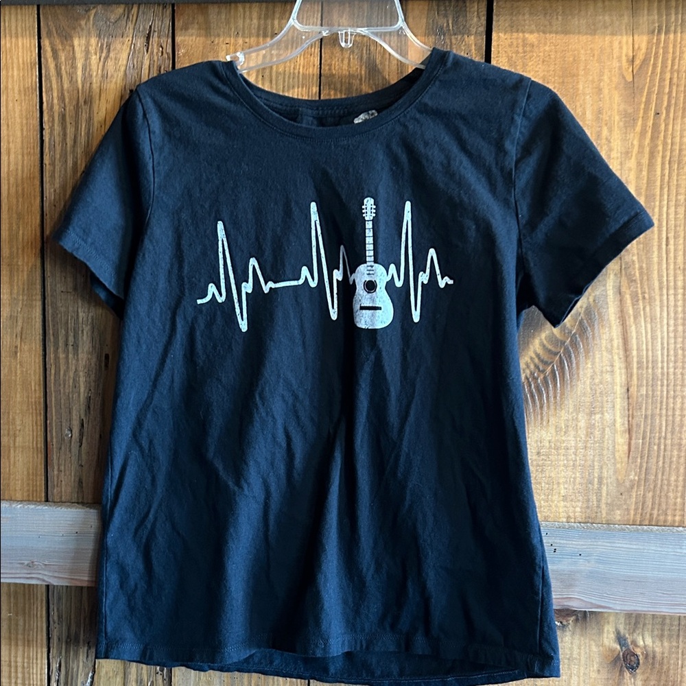 Black Guitar Heartbeat Women’s T-Shirt